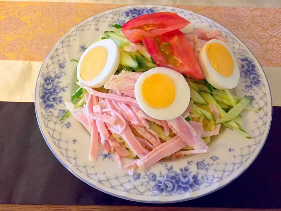 朝ごはんは冷やし中華|もなかさん