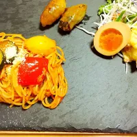 Snapdishの料理写真:燻製シリーズ
❤︎''鶏皮餃子❤︎''
しっかりと焼き上げた後に、サクラチップにて燻製
❤︎''ポテトサラダ❤︎''
ゆで卵とマヨネーズを燻製し、仕上げました
❤︎''夏野菜たっぷりのペペロンチーノ❤︎''
燻製したオリーブオイル使用し、ズッキーニとパプリカをマジックソルトでソテーしペペロンチーノにしました


#燻製|まえっちさん