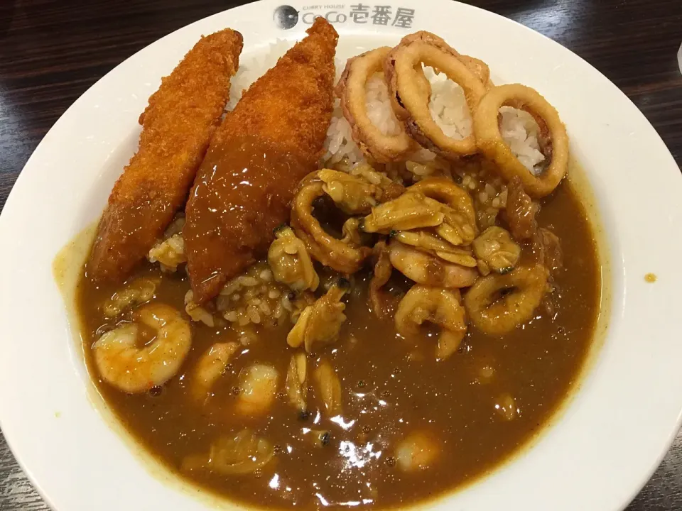 Snapdishの料理写真:シーフード三昧カレー|T. Wonderさん