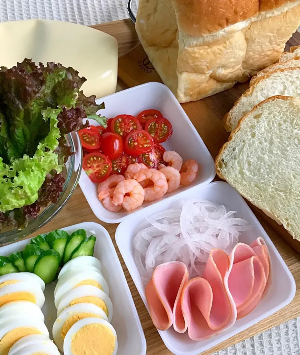 Snapdishの料理写真:富士子さんパン🍞でオープンサンド♪|あまねこ🌿さん