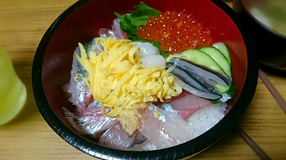 海鮮丼 #イクラ #アジ #さば #イカ #キビナゴ #ヤズ|漁吉丸ゆみさん