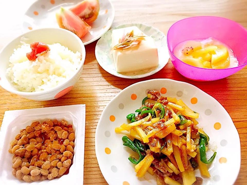 牛肉、ピーマン、ジャガイモ🥔の青椒肉絲。冷や奴|pepiさん