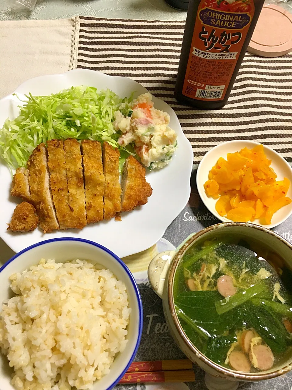 Snapdishの料理写真:トンカツ、ポテトサラダ、壷漬け、小松菜と卵とウィンナーのコンソメスープ(*^ω^*)|ライムさん