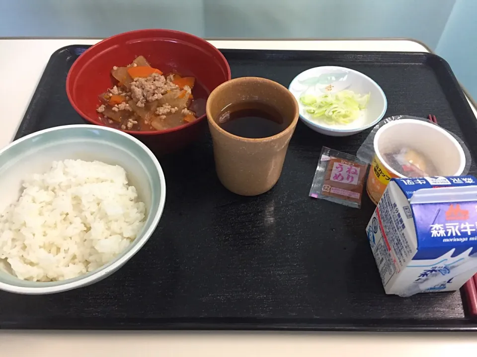 Snapdishの料理写真:#入院飯 
4日目 朝食
ごはん
納豆
炒め煮
練り梅
牛乳|kubosovさん