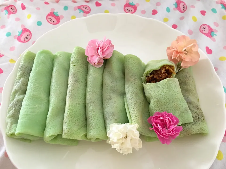 Dadar gulung (flour sweet rolls) #indonesianfood #cemilanindonesia #snack|lia apriliaさん