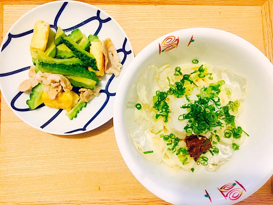 …とある日の朝ごはん🍳
 ・ ゴーヤチャンプル 
 ・ 冷しうどん 大根おろしと練り梅を添えて|Tinaさん