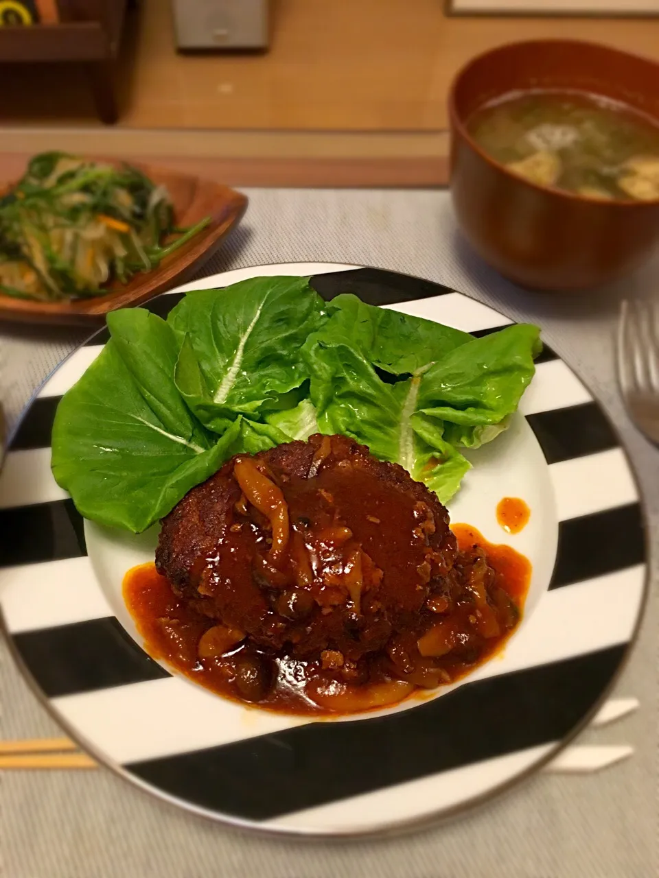 煮込みハンバーグ🍽みりんとインスタントコーヒーでソースの味が一段と美味しい😋|miyaさん