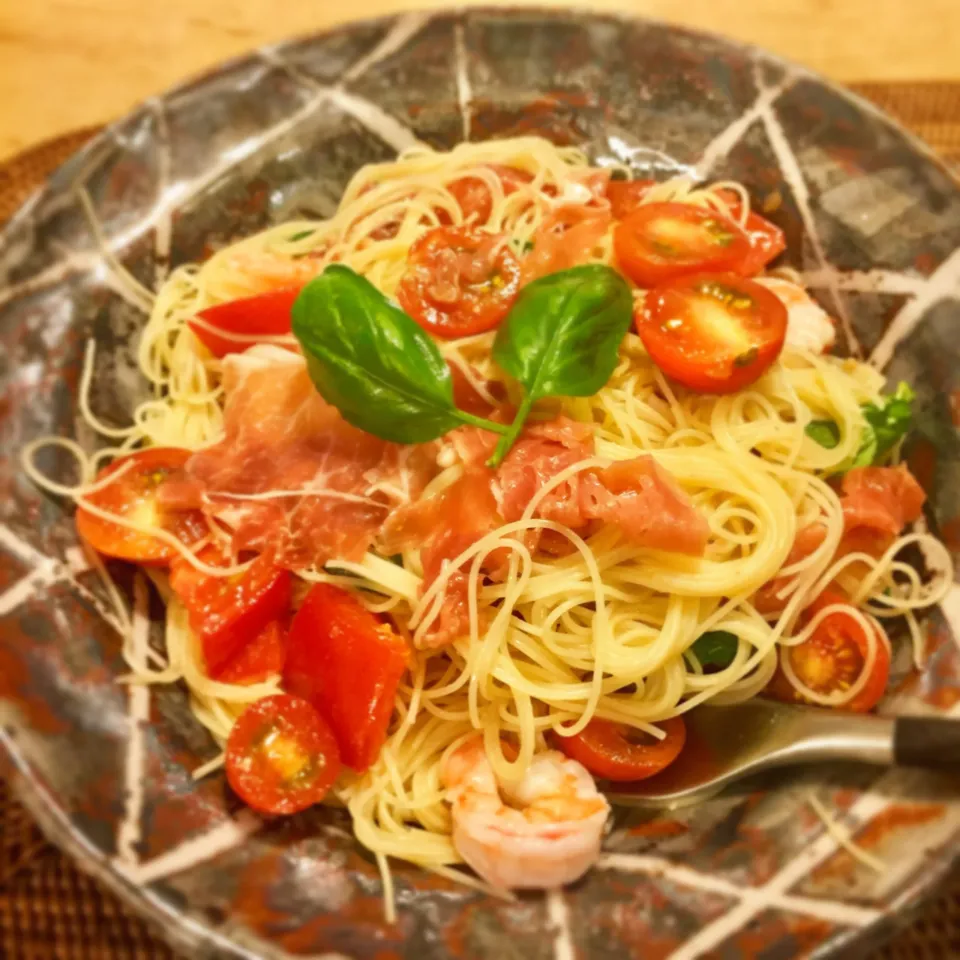 生ハムとフレッシュトマトの冷製パスタ🍅|すずさん