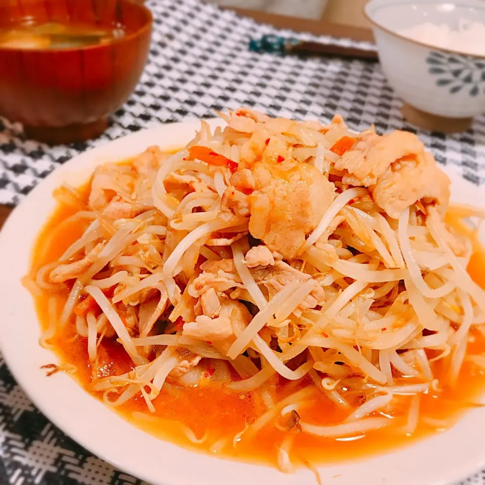 豚バラ肉ともやしのごま味噌炒め🍳|🍎ゆかりんご🍎さん