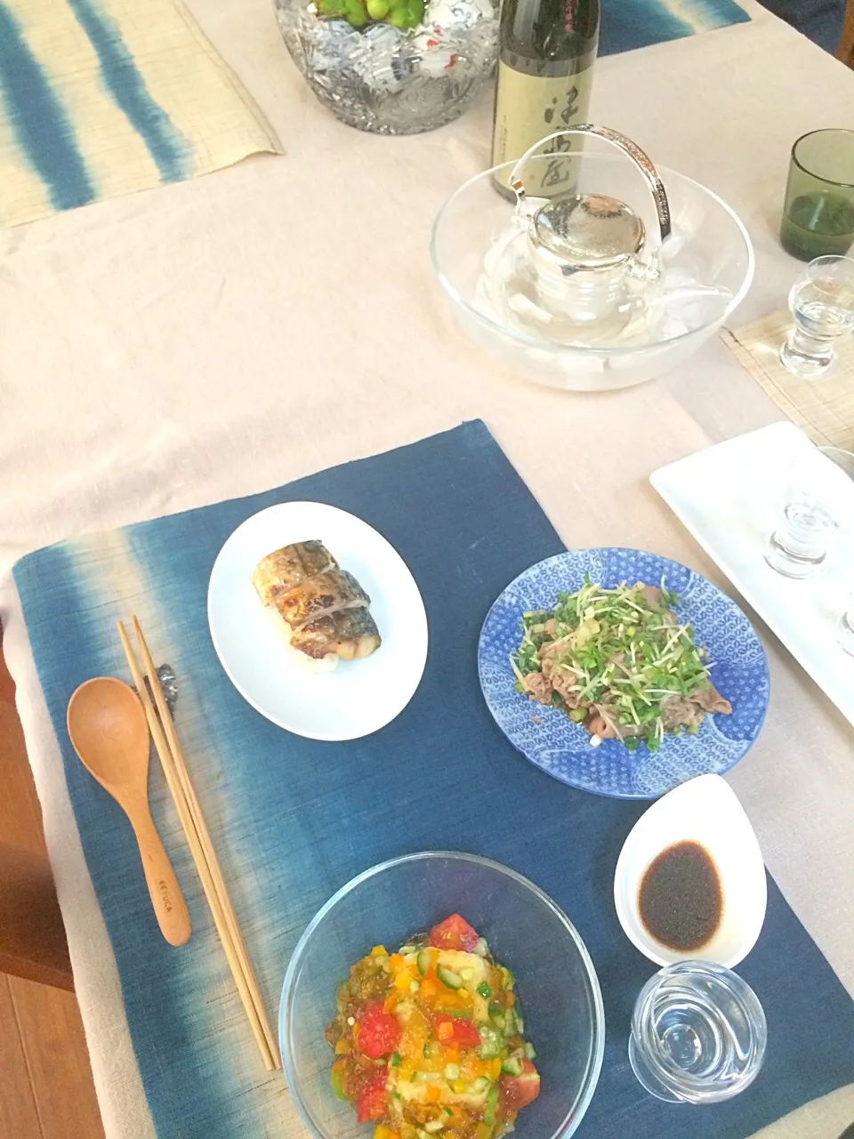 2017.7 お料理サロン 夏を乗り切る和食 🌻変わり冷や奴（オクラ、フルーツトマト、胡瓜、茄子、パプリカ等のお出汁ジュレ） 🌻冷しゃぶ、万能薬味添え（茗荷、ネギ、貝割れ、生姜、大葉） 🌻焼き鯖の棒鮨（生姜の甘酢漬け、白いりごま）|yoshiminさん