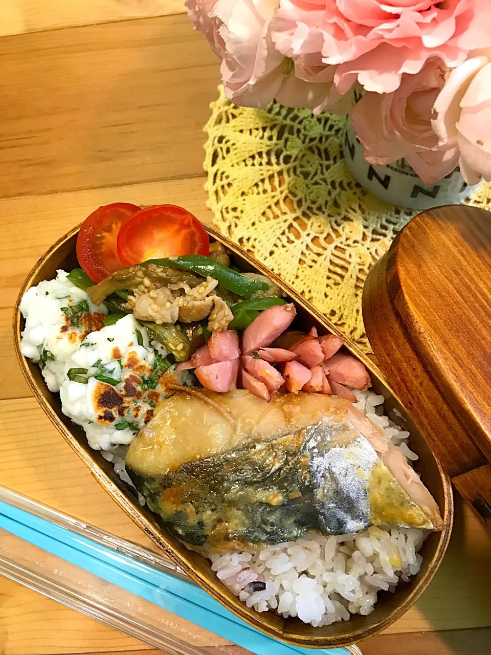 パパたろ弁当🍱

雑穀ごはん
さわらの西京焼き
ソーセージ
はんぺんと大葉の丸め焼き
豚肉ピーマンなすの甘辛炒め
ミニトマト|ひななぎさん