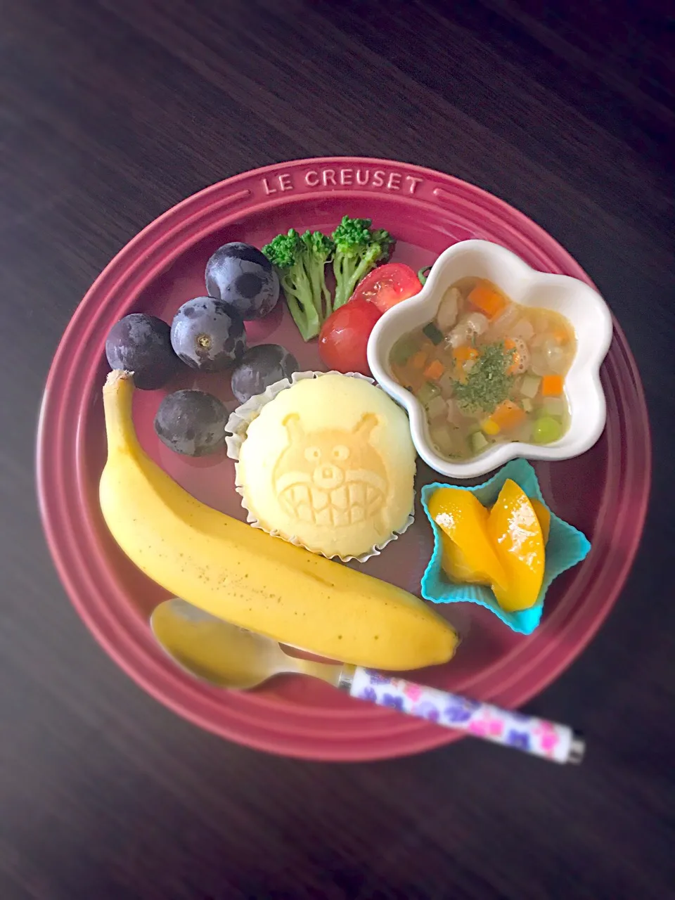 7/31❁息子離乳食 朝ごはん☀️
バナナ🍌
アンパンマン蒸しパン
夏野菜のコンソメスープ
ブロッコリー・プチトマト🍅
黄桃・巨峰🍇|つんさん