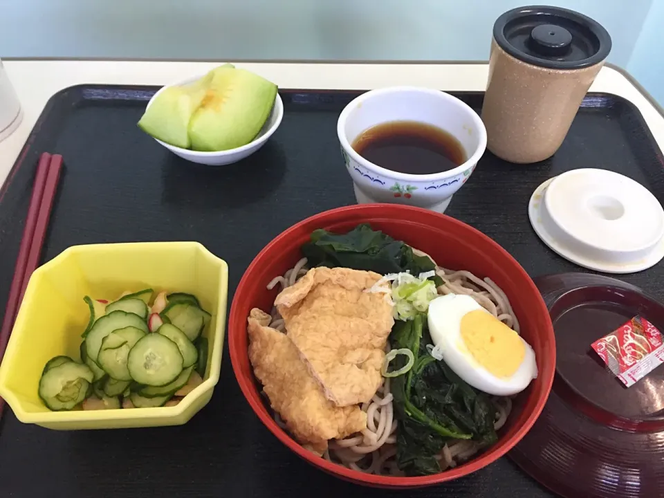 #入院飯 
5日目 昼飯
冷キツネソバ
冷めんつゆ
七味
辛子酢和え
フルーツ|kubosovさん