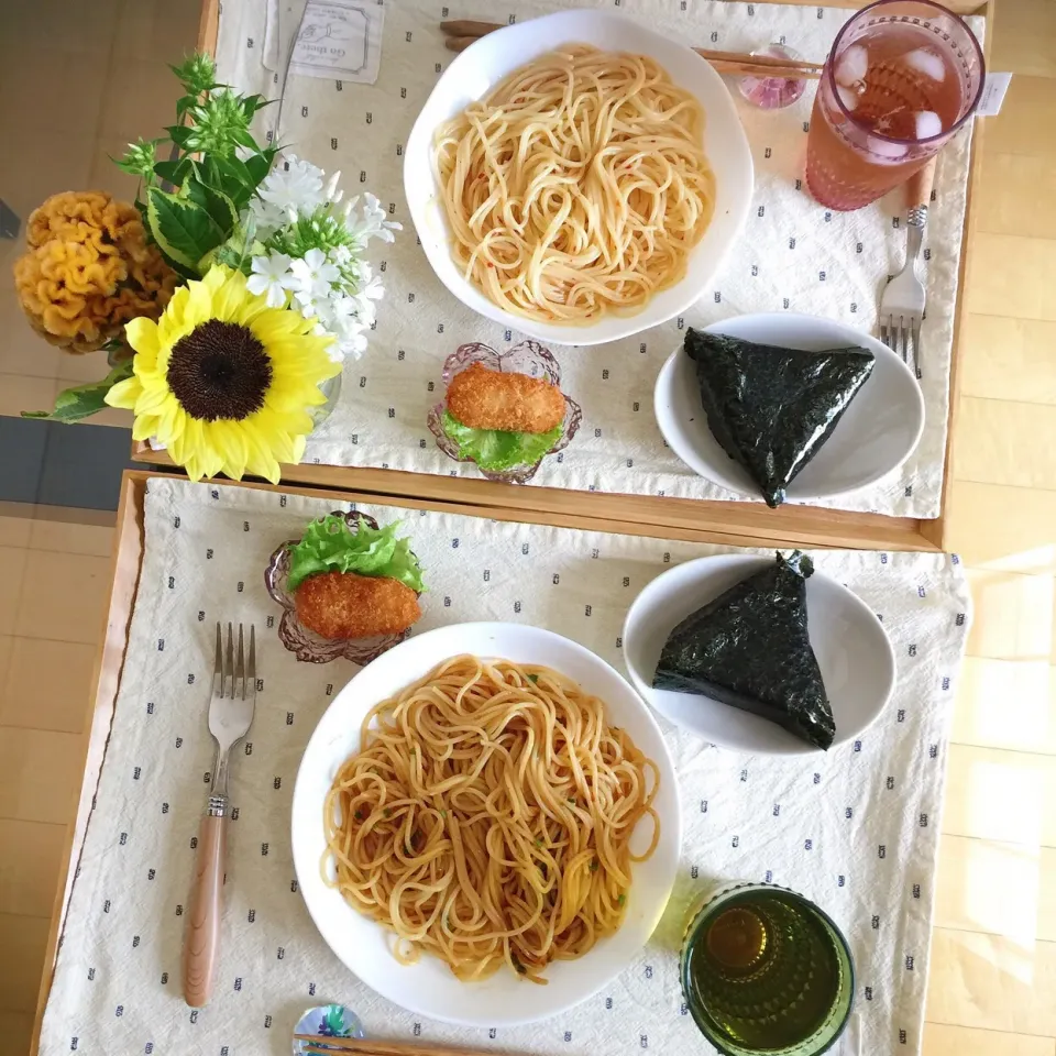 7/31❤︎主人と娘の休日ランチ❤︎
・ペペロンチーノバスタ
・ゆず醤油パスタ
・とりささみチーズフライ
・おにぎり|Makinsさん