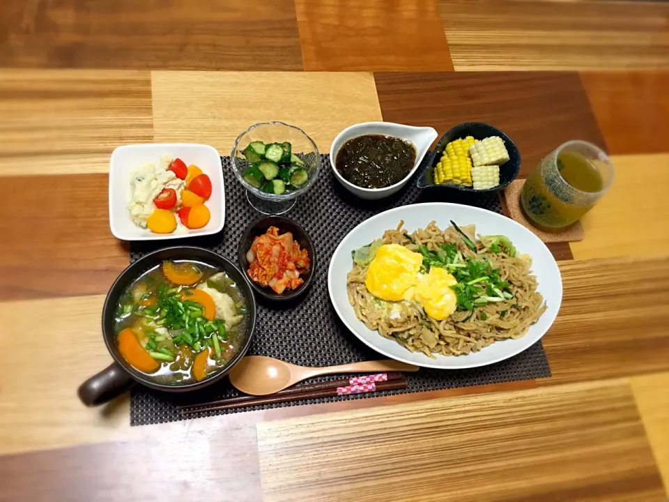 オイスター焼きそば
餃子スープ
キムチ
もずく酢
ポテトサラダ
トウモロコシ#もずく酢 #焼きそば #オイスターソース #とうもろこし #サラダ #キムチ|ぼんぼんさん