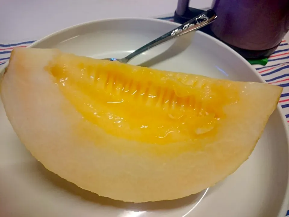 Snapdishの料理写真:珍しい、黄色いメロン🍈|Cotococoroさん