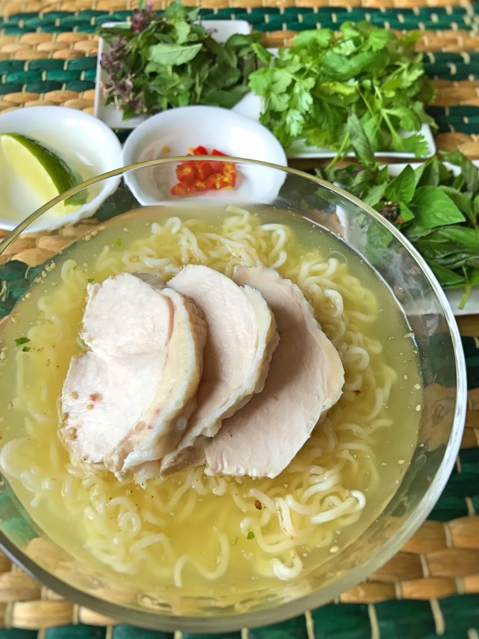 サッポロ一番塩らーめんで、冷やしフォーガー風に🍜|アッチさん