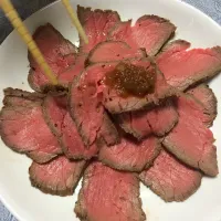 Snapdishの料理写真:ローストビーフ
〜お好みでオニオンソースをかけて〜|なつきんぐさん