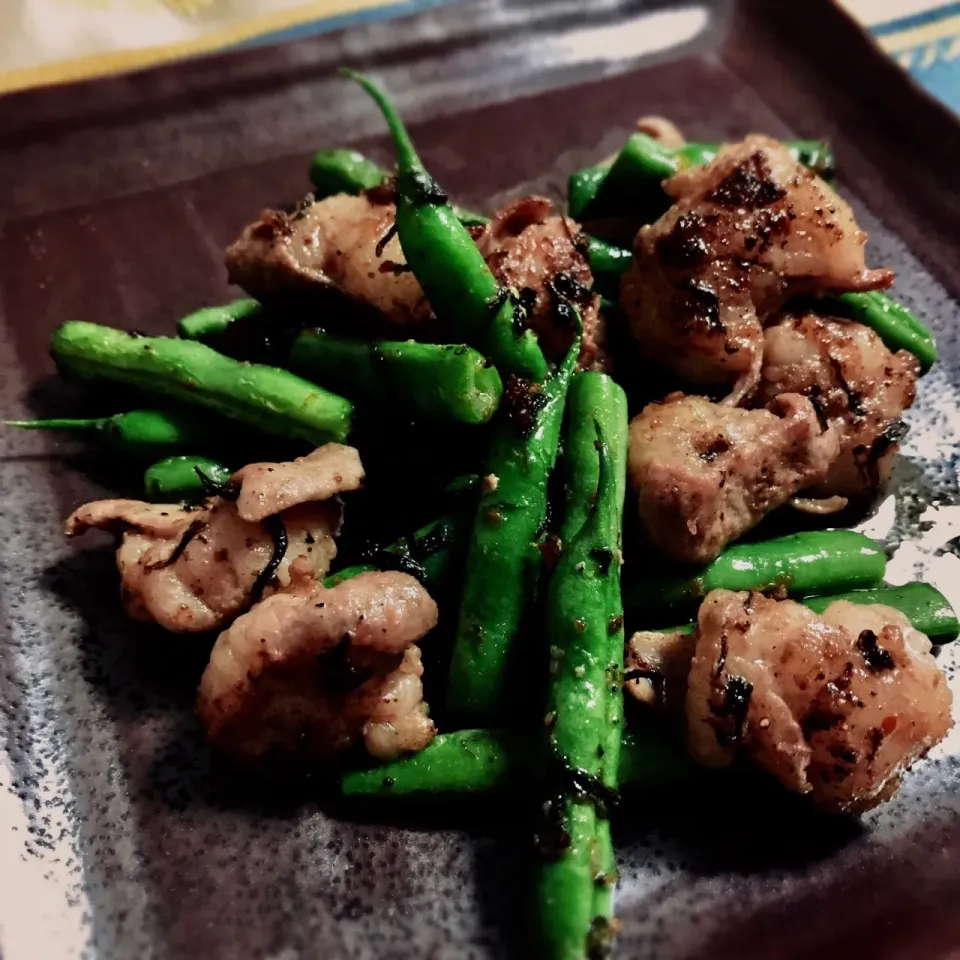 欖菜牛小腸四季豆

牛もつ(大トロホルモン）とインゲンの炒めもの。欖菜で味付け。|ちこさん