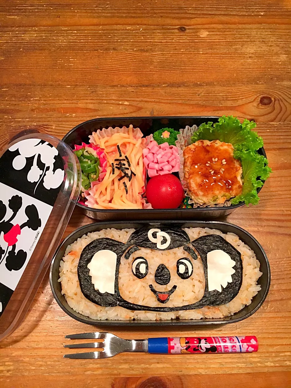 OLのお弁当♪
ドラゴンズ ファンの気難しい上司攻略の為、ドアラを作って❣️との要請を受けて作ったキャラ弁😅💦
＊シラスとピーマンのポン酢炒め
＊タラコパスタ
＊ブロッコリー
＊プチトマト
＊花ハム
＊豆腐ハンバーグ
＊明太バターご飯|あさちゃん☆さん