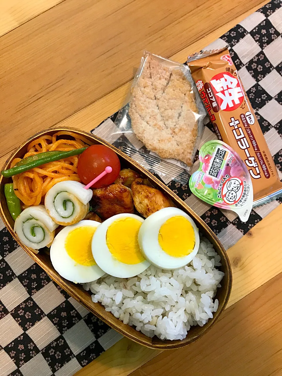 パパたろ弁当🍱

ごはん
ゆで卵
鶏肉の照り焼き
ナポリタン
ちくわの大葉くるくる
ミニトマト|ひななぎさん