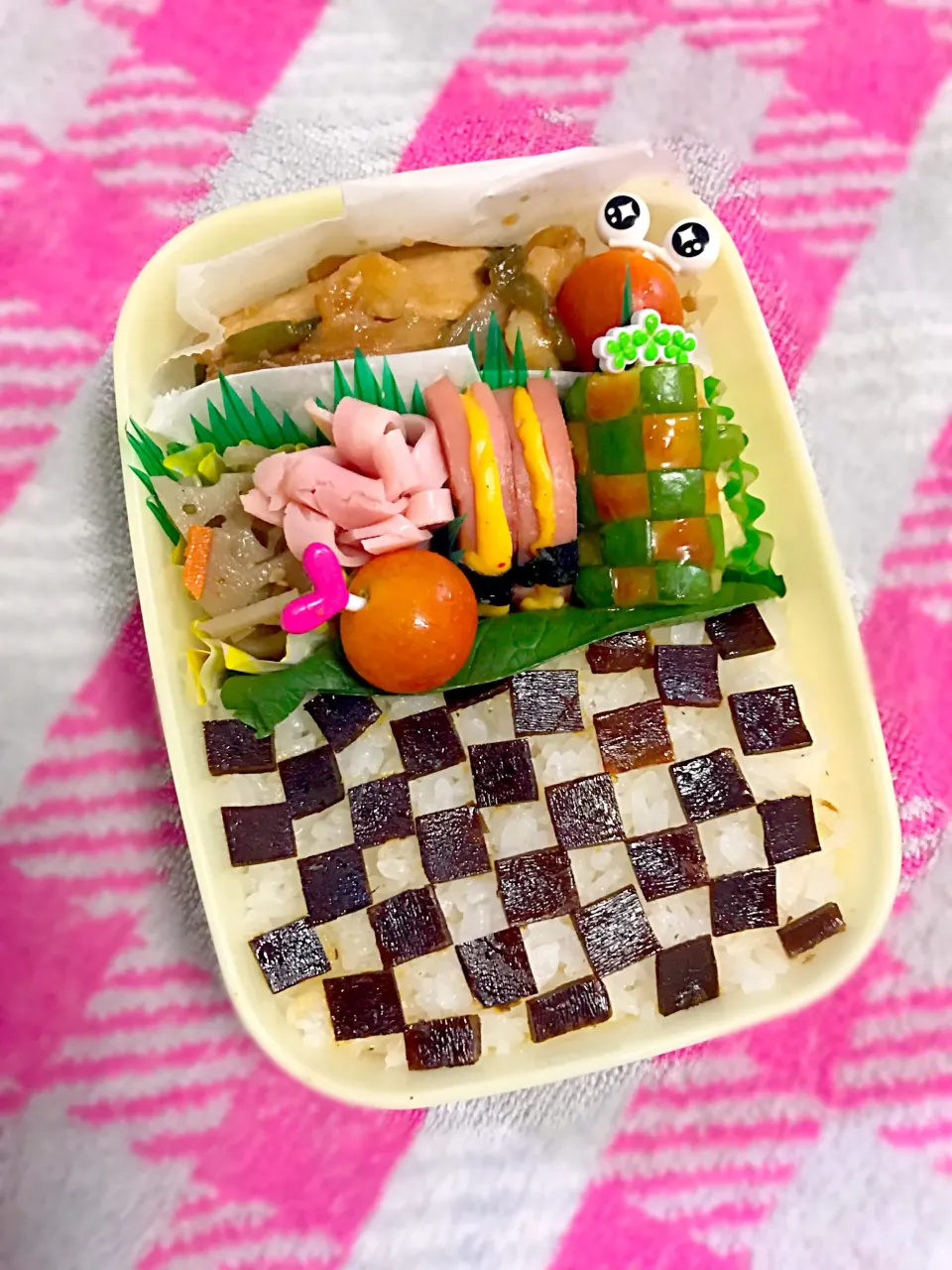 【市松模様ご飯&キュウリ〜豚生姜焼き・ハムチーズ】学童弁当🍙    #キャラ弁#夏休み #夏休み弁当 #学童#学童弁当 #夏休み学童 #市松模様|華恋さん