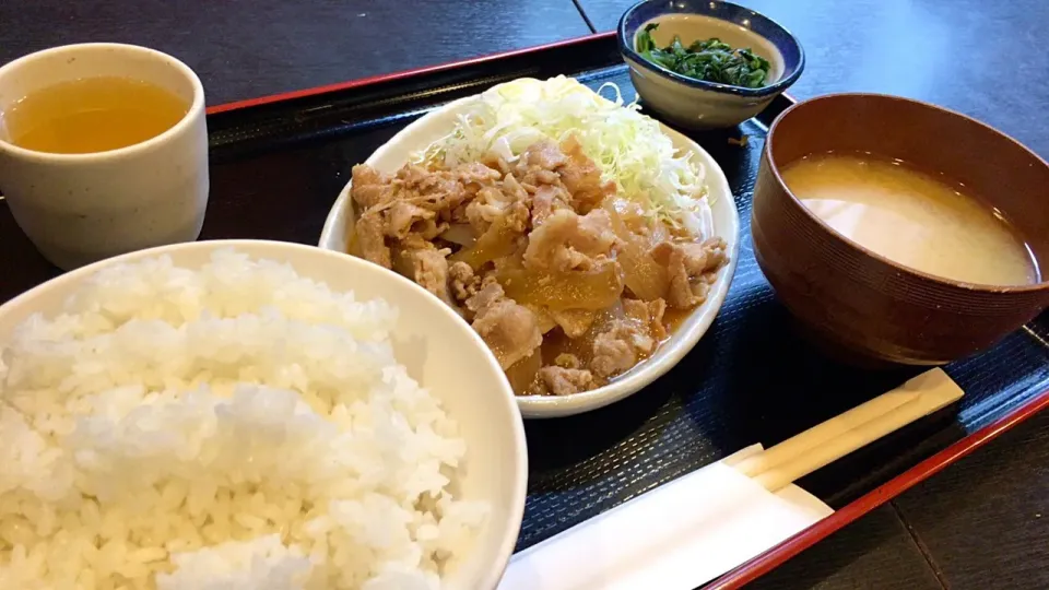 生姜焼き定食を頂きました。|momongatomoさん