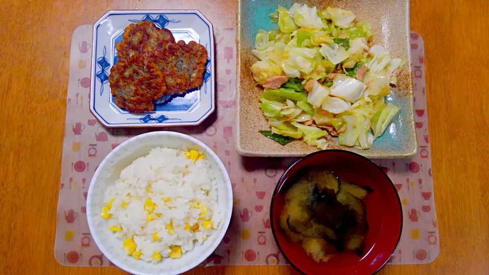 Snapdishの料理写真:７月２６日　とうもろこしご飯　ツナキャベツ　納豆おやき　お味噌汁|いもこ。さん