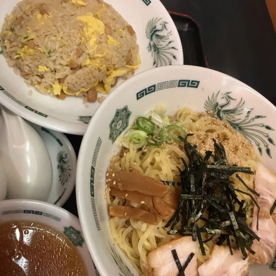 Snapdishの料理写真:汁なしラーメン大盛りとチャーハン|Hajime Sakaiさん