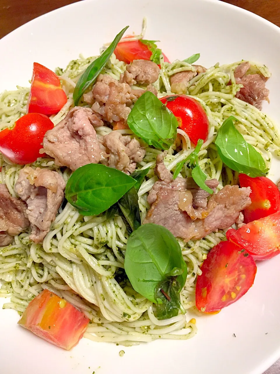 素麺でジェノベーゼパスタ 豚肉とトマト🍅のせ|掛谷節子さん