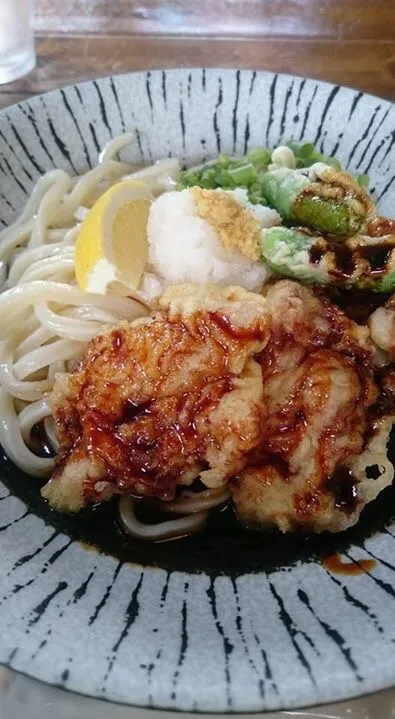 Snapdishの料理写真:倶知安『おうどんCafe 寶月』＠ 獅子唐の天ぷらが美味い😋うどんも丁度良いコシ！|Minor.SSKさん