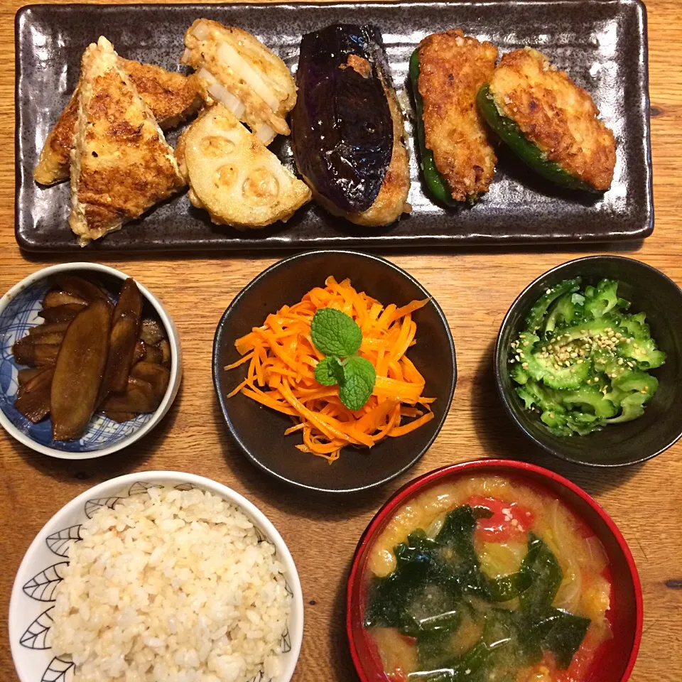 Snapdishの料理写真:vegan グルテンフリー シュガーフリー
豆腐と大豆ミートのはさみ焼き
ごぼうのバルサミコ醤油きんぴら
人参のラペ
ゴーヤのレモン風味|makiko_aさん