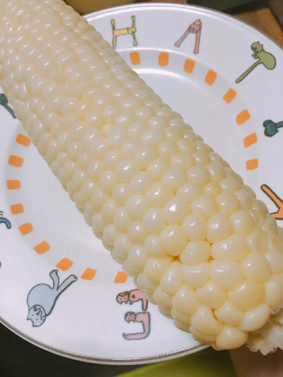 Snapdishの料理写真:白いとうもろこし🌽😋|しろこ🐾໊さん