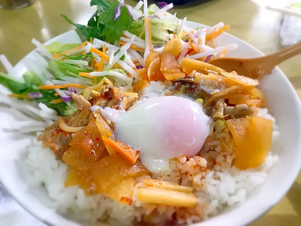 本日の昼飯♪旨辛カルビスープぶっかけワンプレート😄|TORUさん