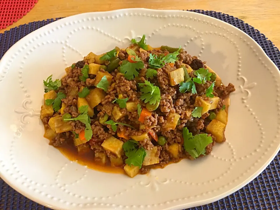 Ground beef with sweet potatoes, carrots, raisins, & peas #picadillo|🌺IAnneさん