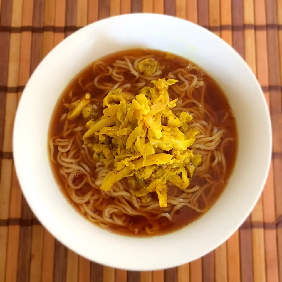 大山（丹沢）で作ったカレーの残りを載せて、カレーラーメンもどき|かれぇ☆はんたぁさん