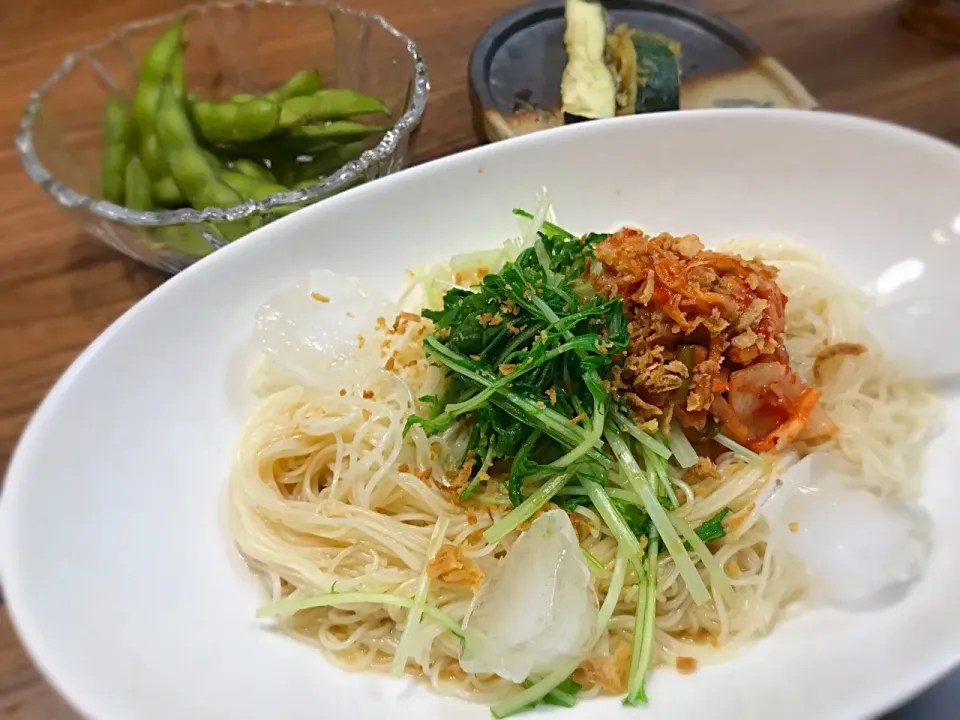 Snapdishの料理写真:簡単すぎるアレンジそうめん 茹でてのせるだけ...(^^)|ゆたんさん