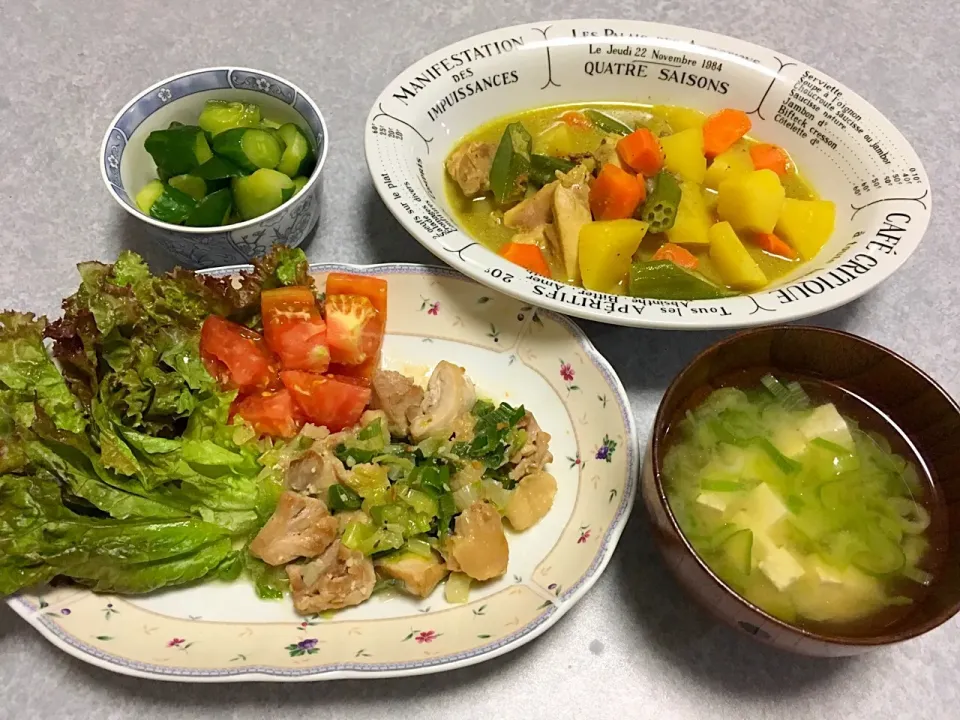 鶏ネギ炒め、野菜のカレースープ煮込み、お味噌汁、きゅうりの浅漬け|Orie Uekiさん