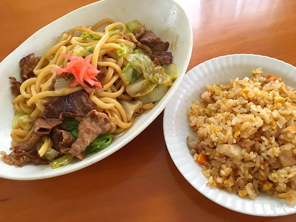 焼うどん & 炒飯🎶

ボンの昼ごはん❗️|みゆさん