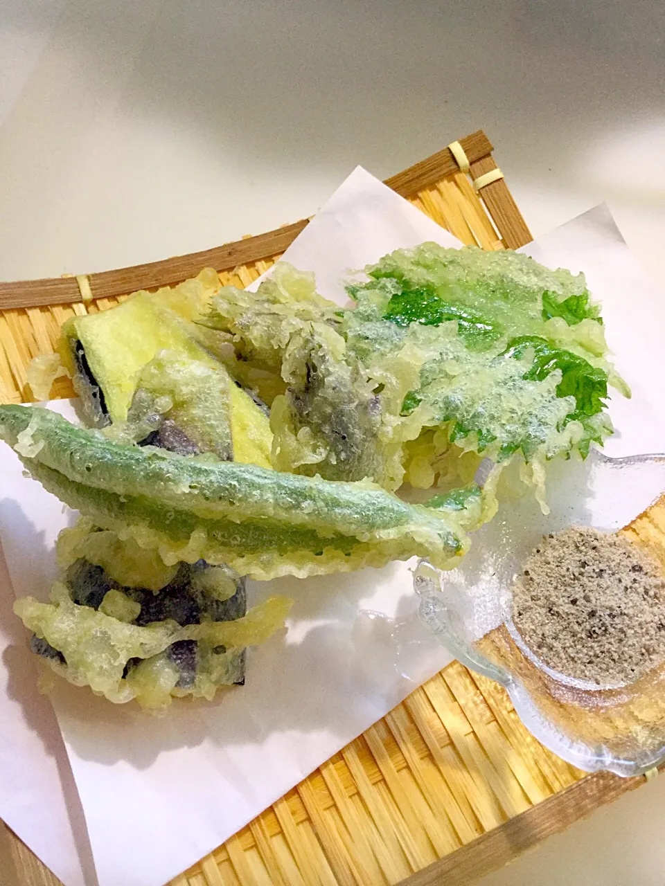 夏野菜天
自家栽培ミョウガ、大葉、自家栽培茄子、インゲン|Mayumi Konishiさん