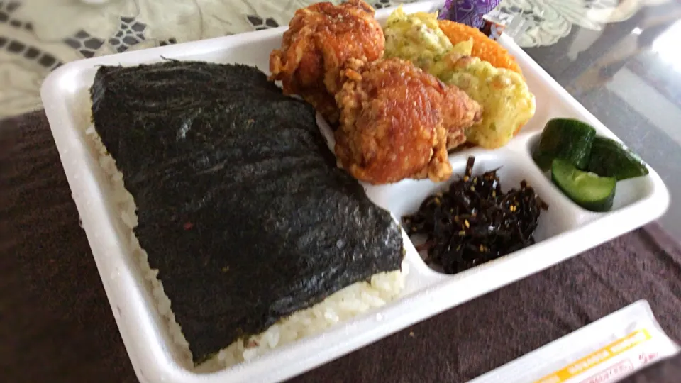 日本亭さんの「のり唐弁当」😋
唐揚げデッカい❣️😻|アライさんさん