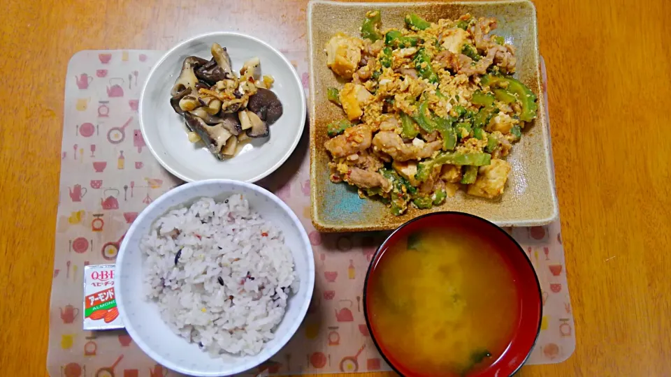 ７月30日　ゴーヤーチャンプル　ひらたけのにんにく炒め　チーズ　お味噌汁|いもこ。さん