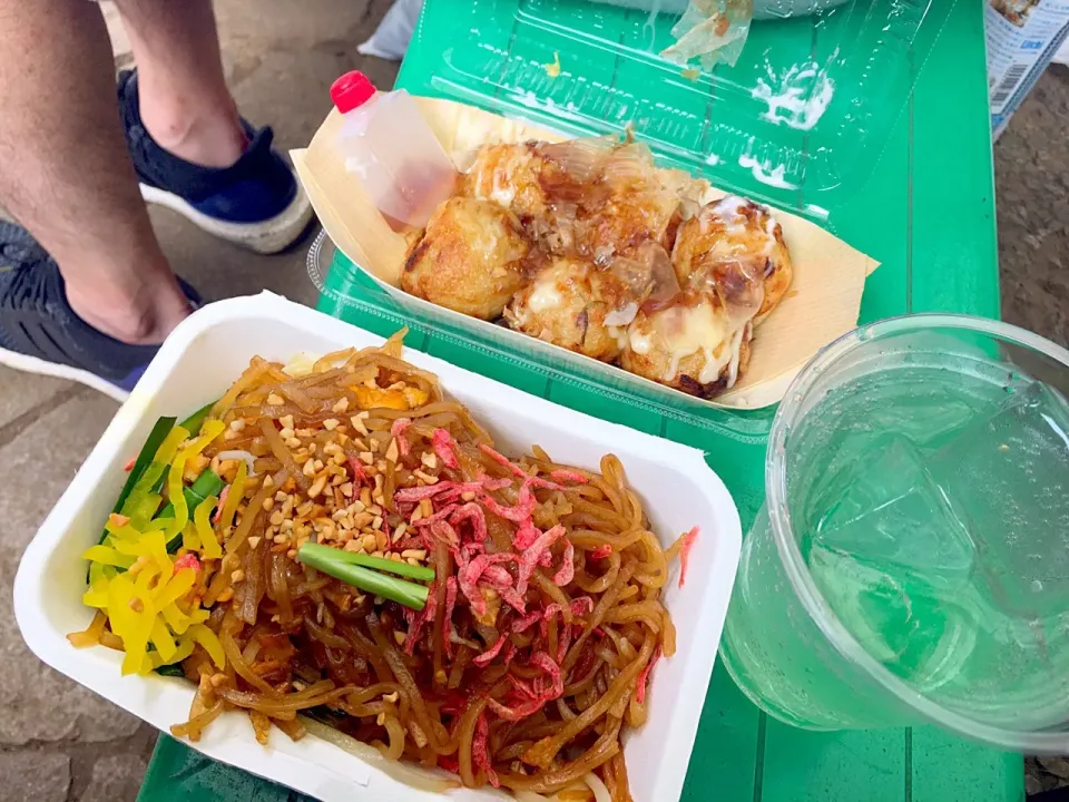 たこ焼きとパッタイ#フェスご飯|なるっぺさん