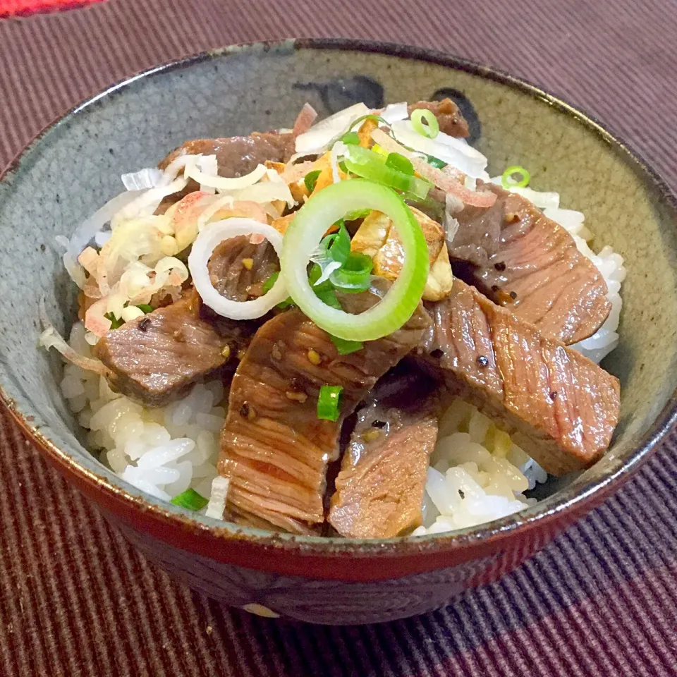 ⭐︎牛もも肉柔らかレアステーキ⭐︎|ウーリオさん