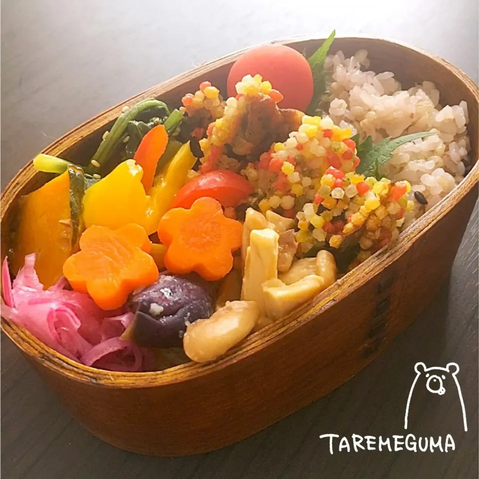 お弁当😋
＊鰯の梅しそ揚げ
＊小松菜の胡麻和え
＊エリンギのバター醤油
＊かぼちゃ煮
＊茄子南蛮
＊紫玉ねぎのマリネ
＊にんじん煮|たれめぐま◡̈✩*さん