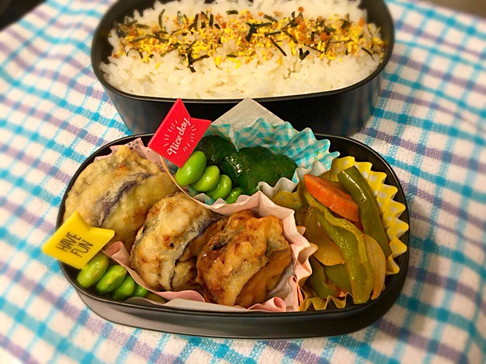 2017.8.3👒🌻
お弁当🍙
#なすのはさみ揚げ
#ピーマンとウインナーのケチャップ炒め
#きゅうりのピリ辛和え🥒|makkkkkoさん