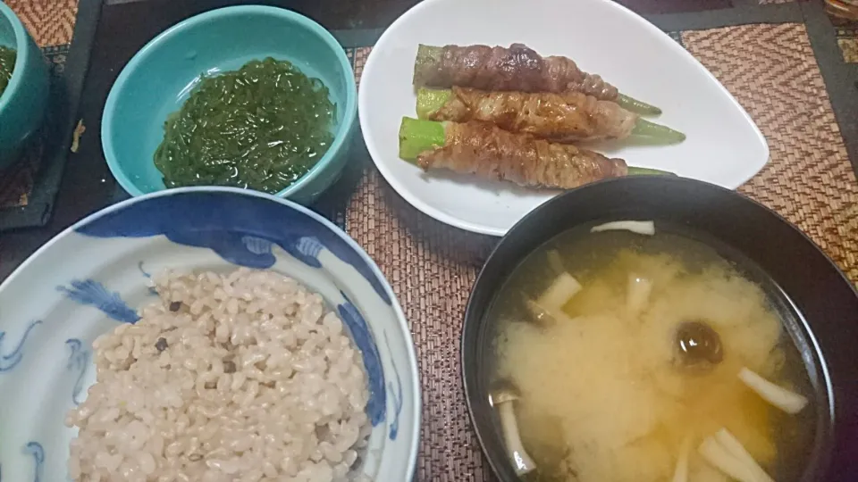 Snapdishの料理写真:オクラの豚肉巻き&めかぶ&しめじの味噌汁|まぐろさん