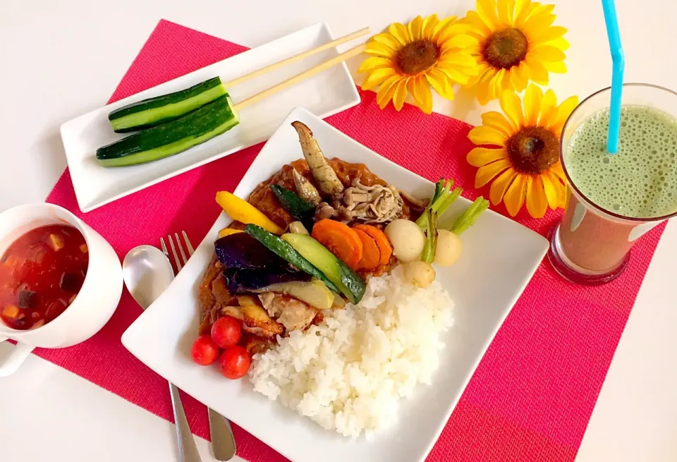 朝ごはんは勝負飯( ◠‿◠ )
夏カレー🍛トマトスープ🍅キャンディ胡瓜🥒甘酒漬け👍
青汁入り甘酒スムージー(#^.^#)|はみちゃんさん