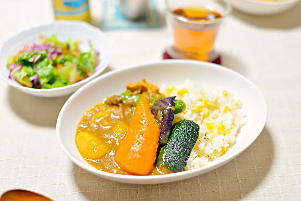 とうきびごはんとごろごろ夏野菜のカレー🍛|さわ太郎さん