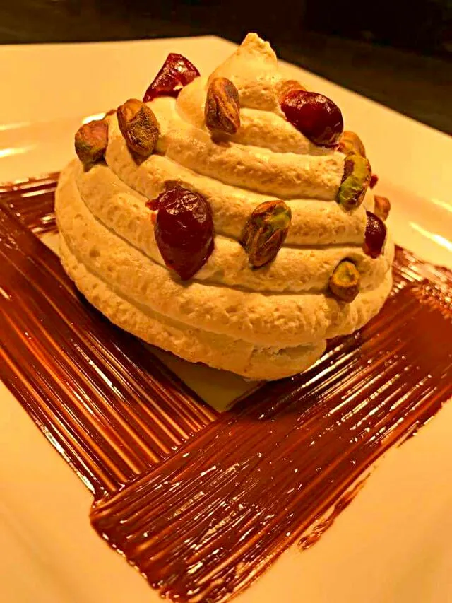 baked alaska with chocolate,cherries,and pistachio|CHUENCHAIさん